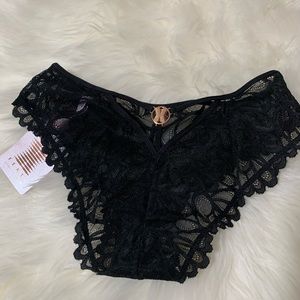 New with Tags Savage Not Sorry Lace Cheeky w Medallion Caviar sz S